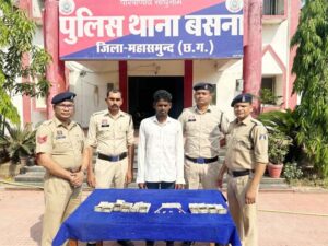 चोरी के 5.95 लाख रुपये और जेवर बरामद, आरोपी 24 घंटे में गिरफ्तार