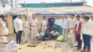 उदंती-सीतानदी टाइगर रिजर्व की टीम ने ओडिशा में दी दबिश, भरमार बंदूक के साथ 5 शिकारी गिरफ्तार