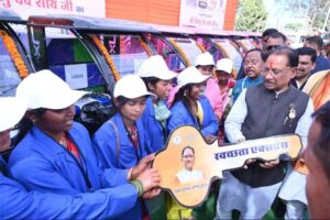समूह की चार स्वच्छता सखियों ने बदल दी ग्राम पंचायत की तस्वीर, ग्राम पंचायत बुड़ार में स्वच्छता की अलख जगाकर बनीं प्रेरणा स्रोत