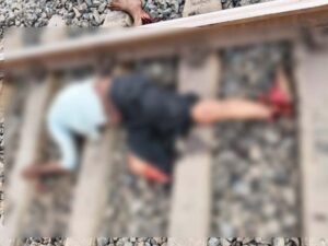 हादसा या फिर कुछ और… ​ट्रैक पर मिली अज्ञात युवक की क्षत-विक्षत लाश, शिनाख्त में जुटी पुलिस