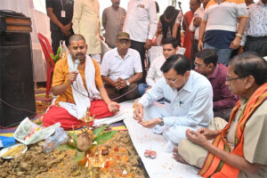 उद्योग मंत्री देवांगन ने चंदपुरिहा कंसोधन वैश्य गुप्ता समाज को सामुदायिक भवन की दी सौगात