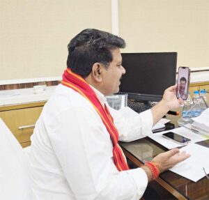 बीजापुर के अंकित की यूपीएससी में सफलता पर उपमुख्यमंत्री विजय शर्मा ने वीडियो कॉल पर दी बधाई