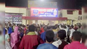 5 साल की बच्ची से पड़ोसी ने किया दुष्कर्म, बोरी में बांधकर फेंका; आक्रोशित ग्रामीणों का थाने का घेराव