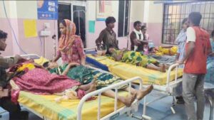 भीषण सड़क हादसा : पिकअप वाहन में सवार ग्रामीण हो गए दुर्घटना का शिकार, 2 की मौत, 37 घायल