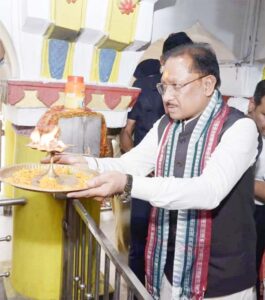 मुख्यमंत्री साय ने रायगढ़ के राजापारा स्थित भगवान जगन्नाथ मंदिर में की पूजा-अर्चना, प्रदेशवासियों की सुख, समृद्धि और खुशहाली की कामना की