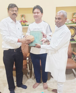सदगुरु कबीर आश्रम में मिली 326 वर्ष पुरानी दुर्लभ पाण्डुलिपियाँ : इतिहास के पन्ने हुए डिजिटल — “ज्ञानभारतम” एप से हुआ संरक्षण