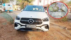 जुआ फड़ पर पुलिस की बड़ी रेड, लाखों की नगदी और लग्जरी कार जब्त