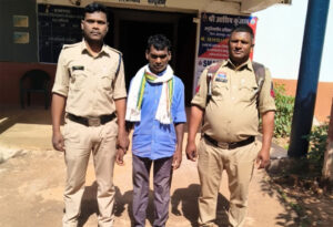 नक्सली मुन्ना गिरफ्तार : गंभीर आपराधिक वारदात के मामले मे 13 साल से था फरार, झारखंड से पुलिस ने किया गिरफ्तार