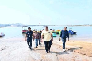 पर्यटन मंत्री राजेश अग्रवाल ने मयाली नेचर कैंप का किया निरीक्षण, पर्यटन सुविधाओं के विस्तार और बेहतर प्रबंधन के दिए निर्देश, बोटिंग का भी लिया आनंद