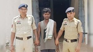 बेटे ने की पिता की हत्या! लकड़ी के टुकड़े से बेहरमी से पीटा, बेरोजगारी का ताना सुनकर खोया आपा