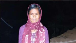 मोस्ट वांटेड नक्सली रूपी की सुरक्षा गार्ड ने किया सरेंडर, अब 8 लाख की इनामी माओवादी की तलाश जारी