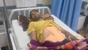 ‘शैतान मार रहे हैं’…डर से युवक ने आईना तोड़कर खुद का पेट चीरा, अस्पताल में जिंदगी की जंग