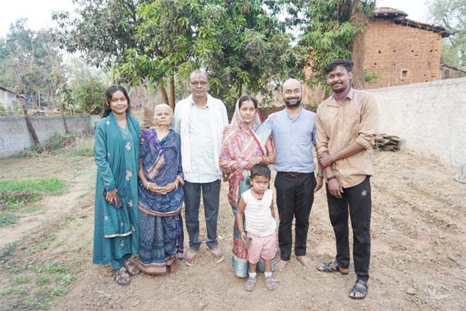 वनांचल के सपनों को मिली नई उड़ान : तेंदूपत्ता संग्राहक के बेटे अजय गुप्ता बने भारतीय वन सेवा के अधिकारी