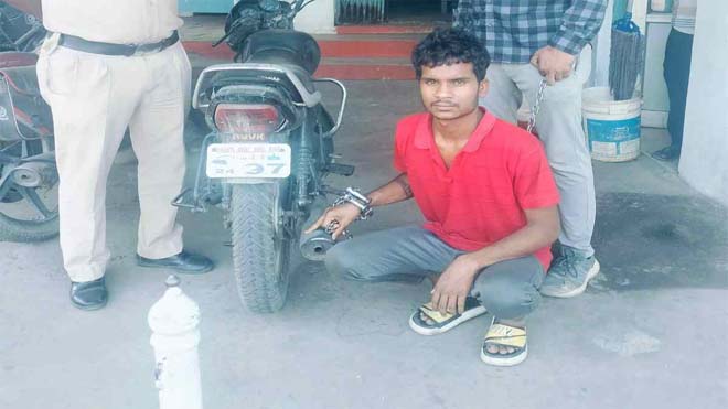 युवती पर चाकू से हमला, गर्लफ्रेंड से ब्रेकअप के तनाव में वारदात को दिया अंजाम, आरोपी गिरफ्तार