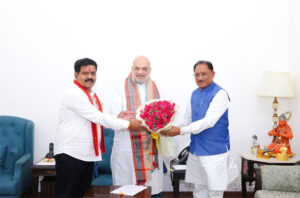 जहां कभी एम्बुलेंस पहुंचना भी सपना था, वहां अब डॉक्टर दे रहे दस्तक : बस्तर के जंगलों तक पहुंची स्वास्थ्य क्रांति