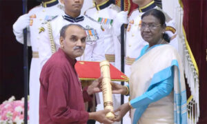 पद्मश्री सम्मान से अलंकृत गोडबोले दंपति की निस्वार्थ सेवा को मुख्यमंत्री श्री विष्णुदेव साय ने बताया छत्तीसगढ़ का गौरव