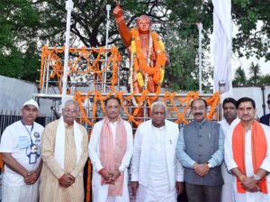सुशासन तिहार 2026: मुख्यमंत्री विष्णु देव साय ने किया मुंगेली नगर के चौक-चौराहों में स्थापित प्रतिमाओं का अनावरण