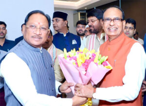’‘अपनापन’ के विमोचन समारोह में शामिल हुए मुख्यमंत्री विष्णुदेव साय’, ’मुख्यमंत्री ने दी शुभकामनाएं, कहा – जनसेवा के अनुभव समाज के लिए प्रेरणा बनते हैं’