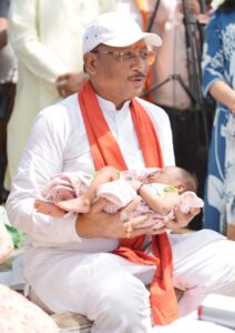 एक माह के नवजात का मुख्यमंत्री ने किया नामकरण, “रविशंकर” नाम से गूंजा गांव का आंगन