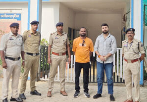 गौ तस्करी को लेकर विवाद : पूर्व सरपंच से मारपीट और गाली-गलौच, सतनामी समाज के प्रदर्शन के बाद गोल्डी शर्मा समेत 2 आरोपी गिरफ्तार