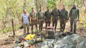 नक्सलियों की हथियार बनाने की फैक्ट्री तबाह, गढ़चिरौली पुलिस ने जमीन में दबे सामान भी किए बरामद
