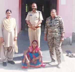 महिला की हत्या का खुलासा : पति के साथ आपत्तिजनक स्थिति मिली पड़ोसन, महिला पर डंडे से किया हमला, इलाज के दौरान हुई मौत