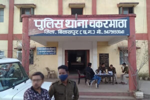घरेलू विवाद का खूनी अंजाम : पत्नी ने हसिया से काटा पति का प्राइवेट पार्ट, हालत गंभीर