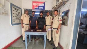 कुख्यात आरोपी गिरफ्तार : डकैती के मामले में था फरार, दुष्कर्म के आरोप में जा चुका है जेल