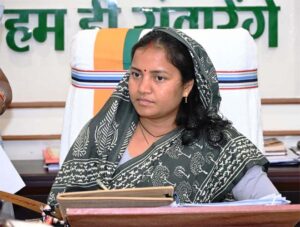 हाथी के हमले में जान गंवाने वाले ग्रामीणों के परिजनों को त्वरित राहत, मंत्री श्रीमती लक्ष्मी राजवाड़े की पहल पर सूरजपुर जिला प्रशासन ने वितरित की मुआवजा राशि