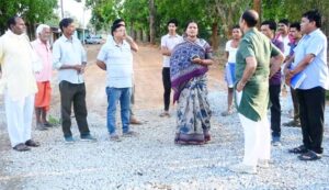 समयसीमा और गुणवत्ता पर फोकस : मंत्री श्रीमती लक्ष्मी राजवाड़े ने सड़क निर्माण कार्य का किया निरीक्षण