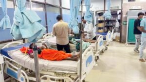 बारातियों से भरी पिकअप अनियंत्रित होकर पलटी, 1 की मौत, 8 घायल