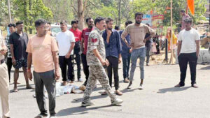 रफ्तार का कहर : ट्रक ने ली डिलीवरी बॉय की जान, हेलमेट पहने रहने के बाद भी नहीं बचा सिर