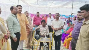 सुशासन तिहार 2026 : सिमड़ा शिविर में सुगन्ती तिर्की को मिली ट्राइसाइकिल, 3 हितग्राहियों को पेंशन स्वीकृति प्रमाण पत्र प्रदान किए गए