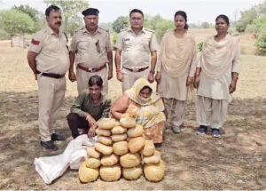 गांजा तस्कर पति-पत्नी गिरफ्तार : बोरियों में भरकर जुपिटर से कर रहे थे तस्करी, लाखों रुपए का गांजा बरामद