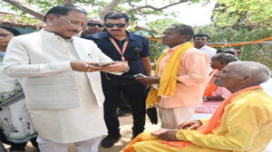 बड़े कनेरा में मिलीं 150 वर्ष पुरानी दुर्लभ पांडुलिपियां’: मुख्यमंत्री साय ने किया अवलोकन, कहा – प्राचीन ज्ञान परंपरा हमारी सांस्कृतिक अस्मिता की अमूल्य धरोहर’