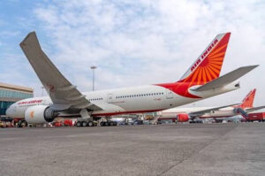 रायपुर एयरपोर्ट पर हादसा टला, दिल्ली से आ रही फ्लाइट से टकराया पक्षी, 2 घंटे प्रभावित रहीं उड़ानें