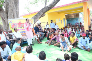 उप मुख्यमंत्री अरुण साव ने एटीआर क्षेत्र के गांवों में लगाई जनचौपाल, ग्रामीणों की सुनी समस्याएं, अधिकारियों को त्वरित निराकरण के दिए निर्देश