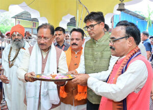 मुख्यमंत्री साय ने भिखमपुरा के पंचमुखी सिद्ध हनुमान मंदिर में की पूजा-अर्चना, प्रदेशवासियों की सुख-समृद्धि, खुशहाली और मंगलमय जीवन की कामना की