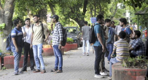 छात्रों सावधान! कॉलेज बंक करना पड़ेगा भारी, 75% से कम अटेंडेंस तो परीक्षा से आउट, जानें क्या है नियम?