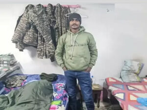पत्नी संग विवाद : सीआरपीएफ जवान ने उठाया खौफनाक  कदम, आम पेड़ में लगाई फांसी, अस्पताल मे हुई मौत