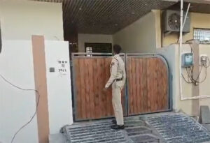 कारोबारी के घर बड़ी चोरी : बाथरूम की खिड़की तोड़कर बंगले में घुसे चोर, जेवर समेत लाखों रुपए नगद किया पार