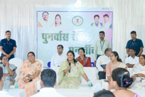 हिंसा से विकास की ओर : आत्मसमर्पित महिलाओं के बीच पहुंचीं मंत्री श्रीमती लक्ष्मी राजवाड़े, पुनर्वास नीति को बताया नई जिंदगी की राह
