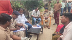 खून से लथपथ मिली महिला की लाश : हत्या की आशंका, जांच में जुटी पुलिस
