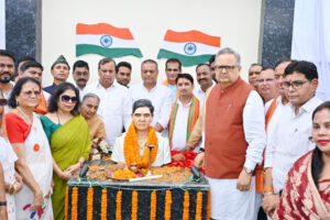 भाटापारा में गौरव का दिन : विधानसभा अध्यक्ष डॉ. रमन सिंह ने किया छत्तीसगढ़ महतारी और शहीद खोण्डे की प्रतिमा का अनावरण