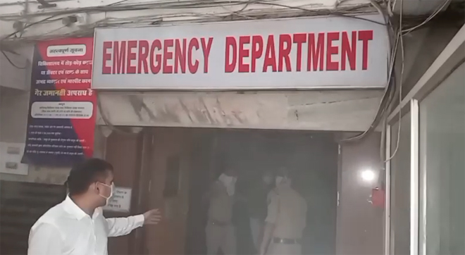 छत्तीसगढ़ के सबसे बड़े अस्पताल में एसी ब्लास्ट के बाद लगी आग, इमरजेंसी वार्ड से उठता दिखा धुआं