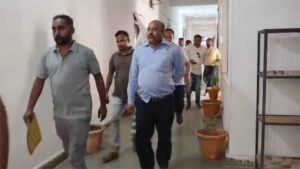 कोंडागांव में एसीबी की टीम की बड़ी कार्रवाई, तहसीलदार के रीडर मुकेश रंगारी को रिश्वत लेते किया गिरफ्तार