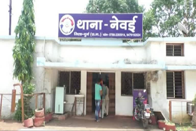 बुजुर्ग दम्पत्ति से लूट : नकाबपोश बदमाश ने धारदार हथियार दिखाकर लूटे गहने, पुलिस ने किया गिरफ्तार
