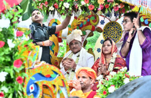 मुख्यमंत्री साय ने दोकड़ा की ऐतिहासिक रथयात्रा में निभाई गजपति महाराजा की परंपरा : भगवान श्री जगन्नाथ का रथ खींचकर प्रदेशवासियों के सुख, समृद्धि और खुशहाली की कामना की