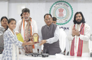 मुख्यमंत्री विष्णुदेव साय ने मेधावी विद्यार्थियों का किया सम्मान, कहा “समर्पण, अनुशासन और निरंतर परिश्रम से किया जा सकता है हर लक्ष्य हासिल”