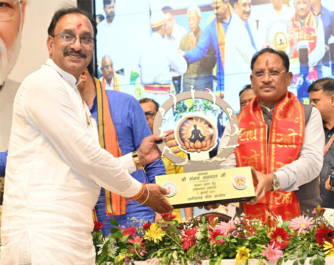 मुख्यमंत्री विष्णु देव साय ने किया योग को जन-जन तक पहुंचाने का आह्वान, छत्तीसगढ़ योग आयोग के अध्यक्ष संजय अग्रवाल ने संभाला पदभार